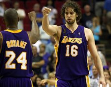 Pua Gasol y Kobe Bryant. Los Angeles Lakers NBA