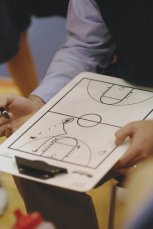 Ideas para la evolución en la planificación técnico-táctica de un equipo de formación de baloncesto.